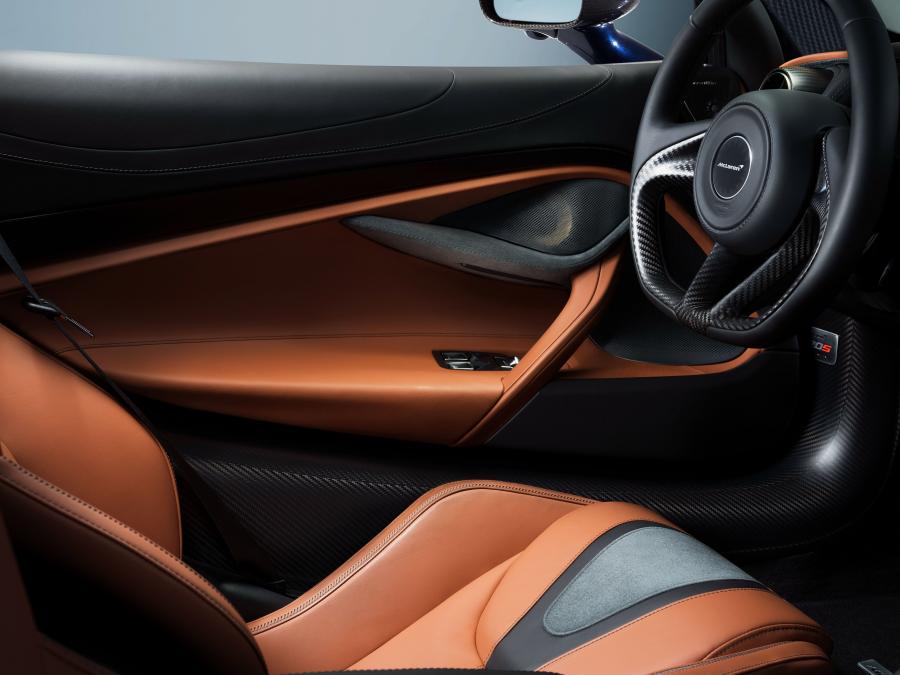 Интерьер McLaren MSO 720S Atlantic Blue 2018 года  (фото 3 из 9)
